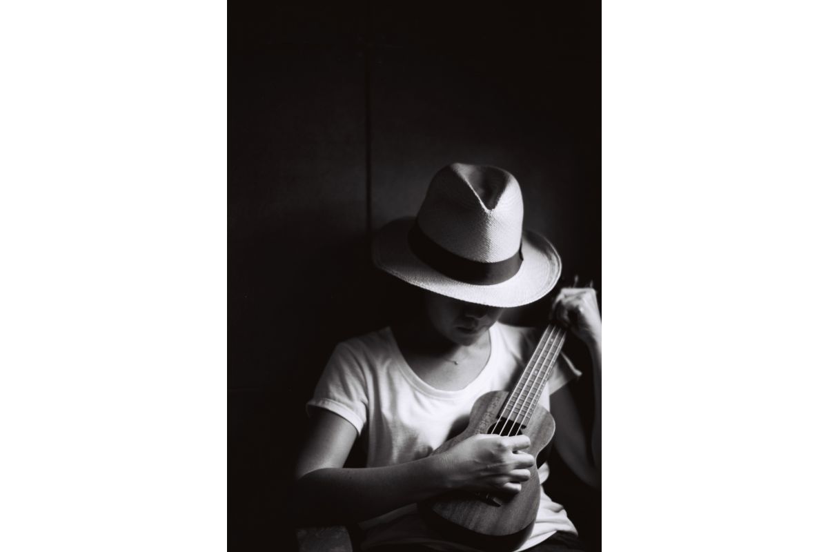 Babylon kino lomography 35mm film sample image of man and a ukelele